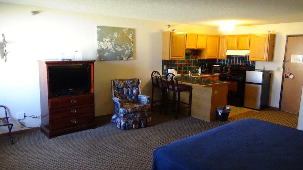 Howard Johnson By Wyndham Wichita Airport Exterior foto