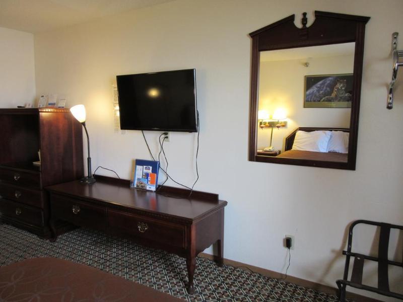 Howard Johnson By Wyndham Wichita Airport Exterior foto